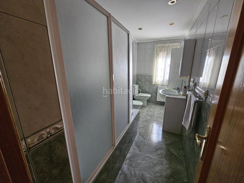 Foto 0c824fdf-21c0-4e11-bc24-030fdea7b9b0. Casa con parcheggio piscina in Compostilla - Columbrianos Ponferrada