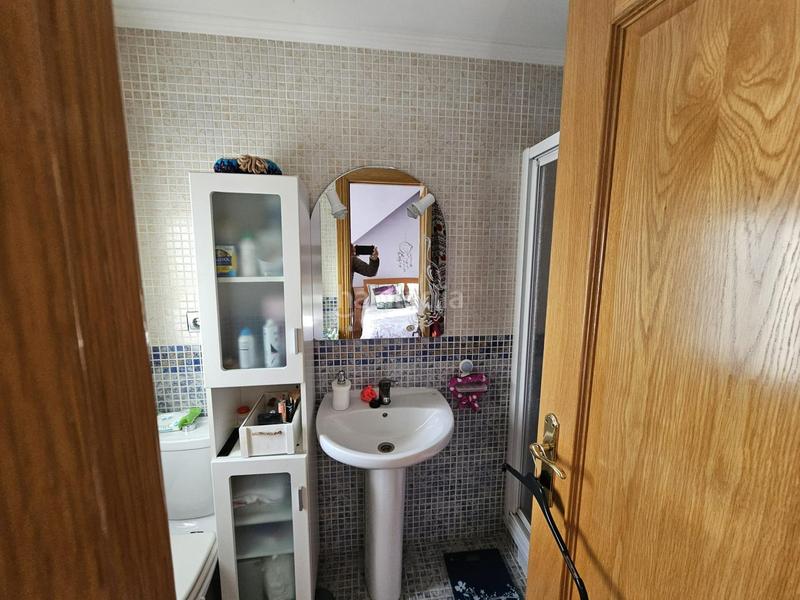 Foto 9a88e19a-67fe-4eb6-89d2-08b814b6f016. Casa con parcheggio piscina in Compostilla - Columbrianos Ponferrada