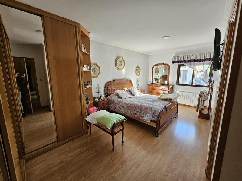 Foto f6601ccc-ec2c-4c0f-b25e-3250e06c8378. Casa con parcheggio piscina in Compostilla - Columbrianos Ponferrada