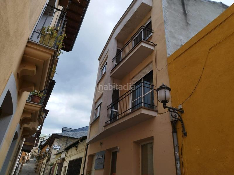 Foto 0d1b9d38-9da5-400a-8721-a8c476dea794. Casa edificio sigular en Zona Alta Ponferrada