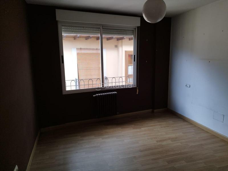 Foto 51a89fa1-fffe-4ce9-871e-d2a2aaae19de. Casa edificio sigular en Zona Alta Ponferrada