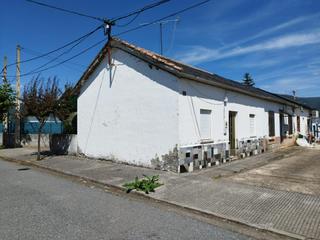 Maison jumelée à Molinaseca. Casa en onamio