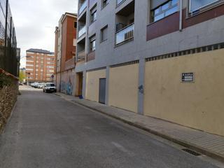 Aparcament cotxe a Zona Alta. Local garaje