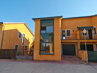 Casa aparellada en Carracedelo. Pareada carracedelo