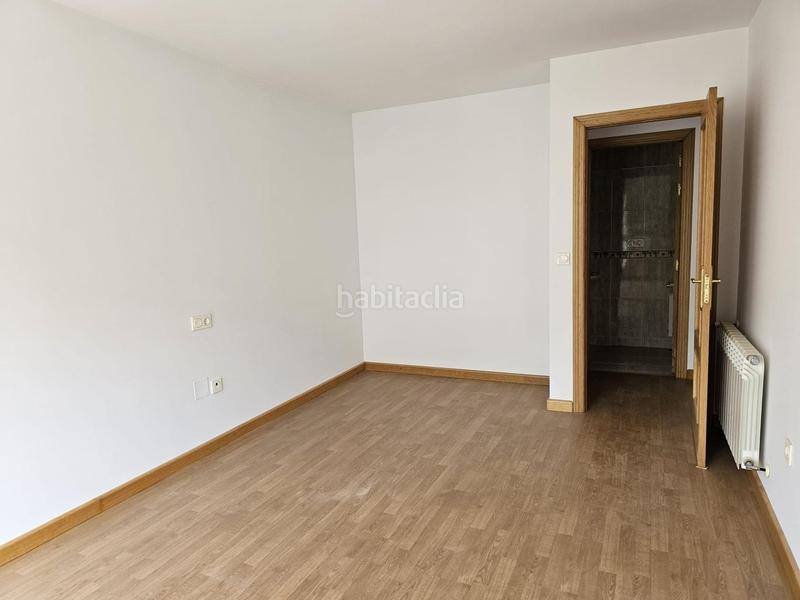 Foto 0429fed8-4648-47c2-94af-15f054a01941. Apartament amb calefacció aparcament a Flores de Sil - La Placa Ponferrada