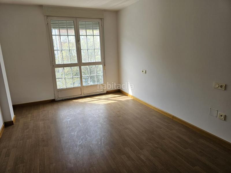 Foto 09545006-2e77-4a32-b706-b46824c918b1. Apartament amb calefacció aparcament a Flores de Sil - La Placa Ponferrada