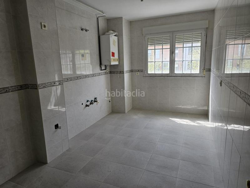 Foto 52d86eb7-5406-4e53-971b-09e12ad1d44a. Apartament amb calefacció aparcament a Flores de Sil - La Placa Ponferrada