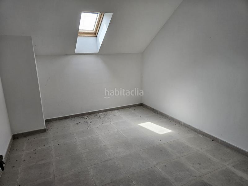 Foto 5bf4b3d7-7f5d-4c70-b265-d38f236fcea0. Apartament amb calefacció aparcament a Flores de Sil - La Placa Ponferrada
