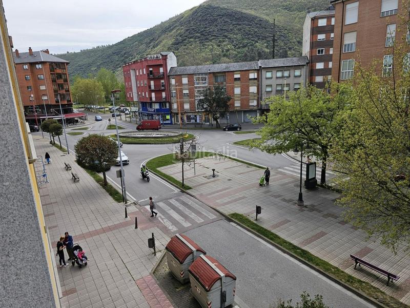 Foto a111cddb-d7ad-4743-ace6-d1a8375fd1a9. Apartament amb calefacció aparcament a Flores de Sil - La Placa Ponferrada