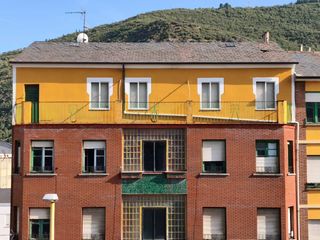 Appartamento in Flores de Sil - La Placa. Amplio piso en ponferrada  oportunidad única