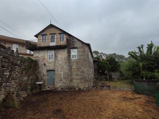 Maison  Lugar a portela. Gran casa de piedra para restaurar de planta alta con una superf