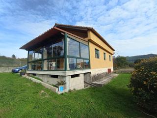 Maison à Barrio barro 9020. Gran casa, soleada, tranquila, 3 dormitorios, 2 baños, cocina am