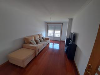 Piso  Rúa amado garra 8. Piso impecable, 3 dormitorios, 2 baños, garaje y bodega.