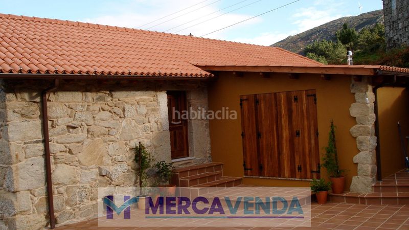 Foto f1009d91-73bc-4bc4-b05f-06e92f6ab755. Casa amb calefacció piscina a Covelo (O)
