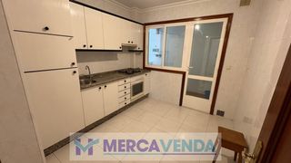 Pis a Ponteareas. Piso de 3 dormitorios, 2 baños, cocina amueblada. con garaje y t