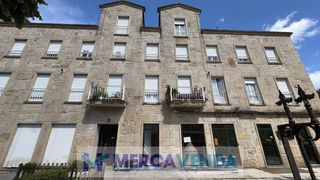 Flat in Mondariz - Balneario. Se vende amplio piso de 82m2 con 2 dormitorios y 2 baños, amuebl