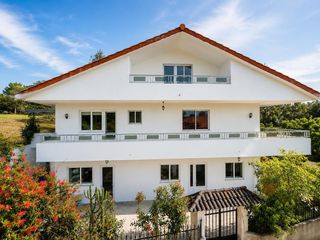 Xalet a Arbo. Gran casa de 9 dormitorios, parcela de 919m2, buena zona, solead