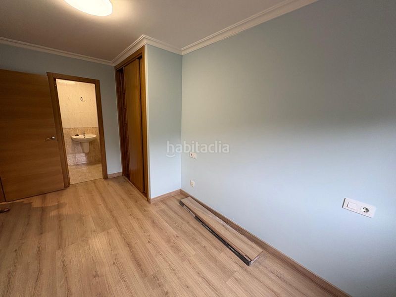 Foto a9a467ee-7fd2-408f-956c-c6a9d22a3008. Pis amb calefacció aparcament a Covelo (O)