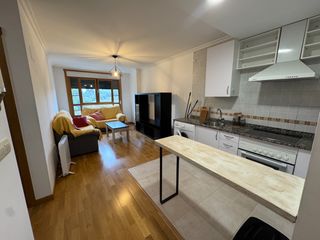 Affitto Piccolo appartamento in Rúa entrecines 12b. Se alquila precioso apartamento, 2 dormitorios, garaje y traster