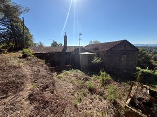 Maison à Ponteareas. Casa de piedra para reformar, 111m2 construidos y 3583m2 de parc