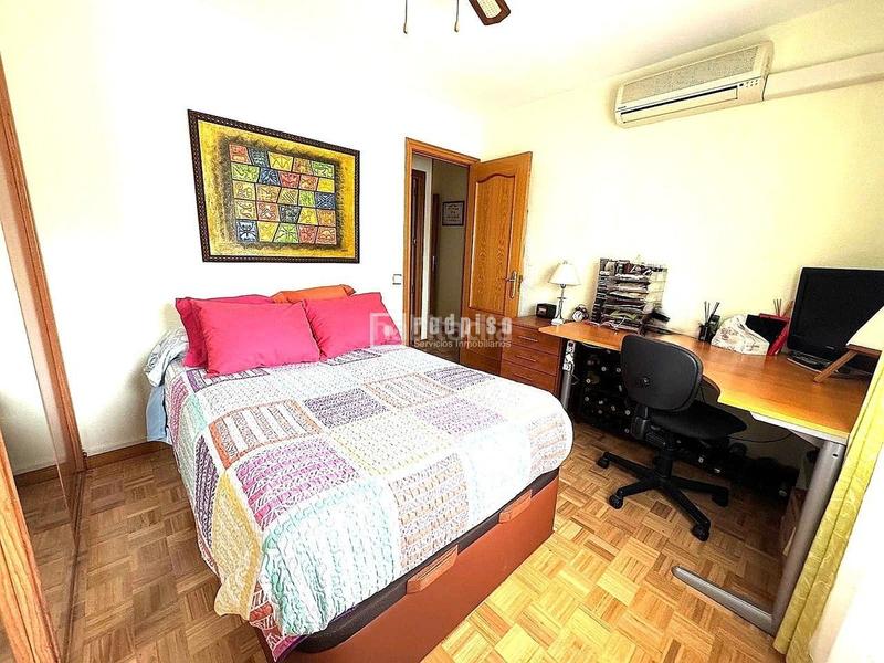 Foto ba8e220a-2407-4a94-b88e-4c35887d8c2c. Flat with heating parking in Valleaguado-La Cañada Coslada