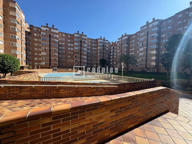 Foto 6335b8d1-54ec-4292-9626-668d8c740914. Pis amb calefacció aparcament piscina a El Barral Ferial Coslada