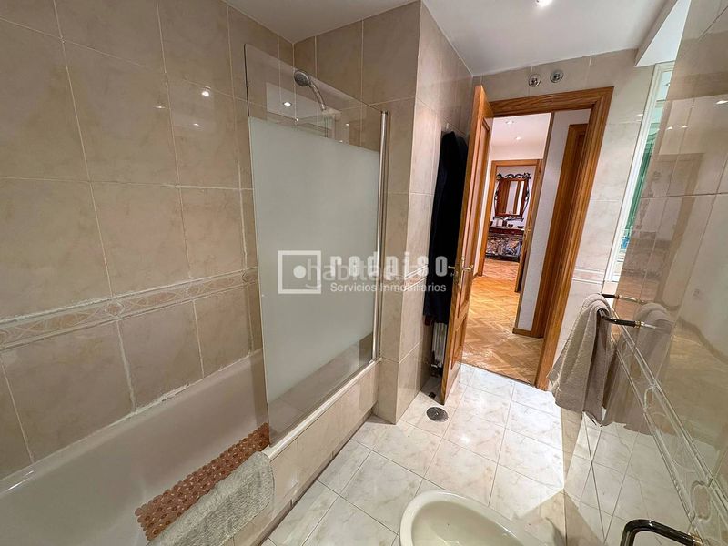 Foto d1810566-4cd2-4dbe-a360-dd944c4420b4. Pis amb calefacció aparcament piscina a El Barral Ferial Coslada