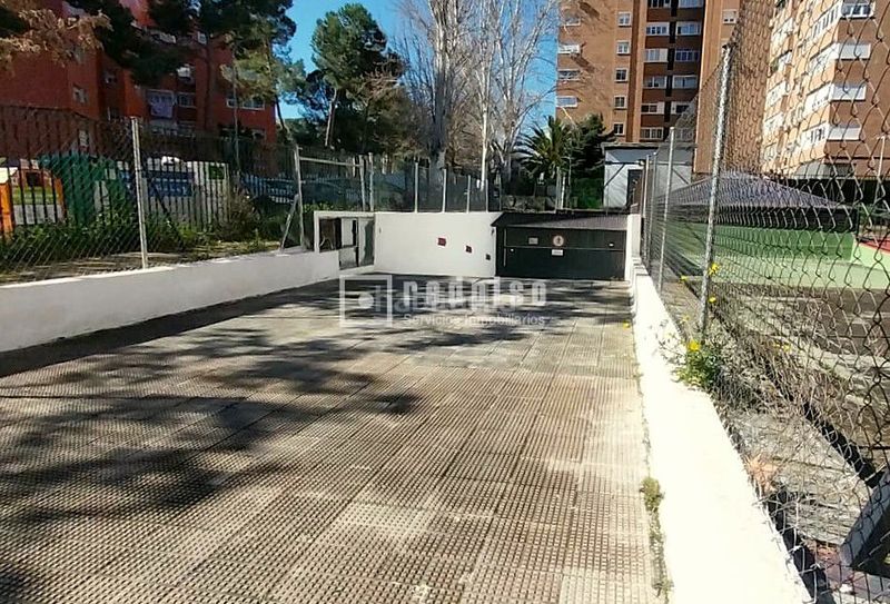 Foto 64745cbc-cb85-4d63-a82e-a60f486d5bf2. Affitto posto auto in Valleaguado-La Cañada Coslada