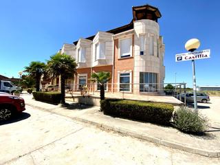 Edificio en Gijon sevilla 2. Edificio industrial en venta en san cristobal de entrevias.