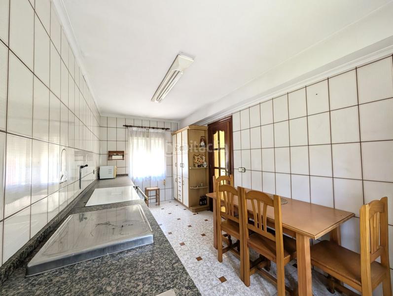 Foto b154d7eb-ecee-4e7f-acd7-03a82ab00a61. Casa huno grupo inmobiliario te presenta en exclusiva esta magnífica casa , un hogar lleno de posibilidades situado en un entor en Riosa