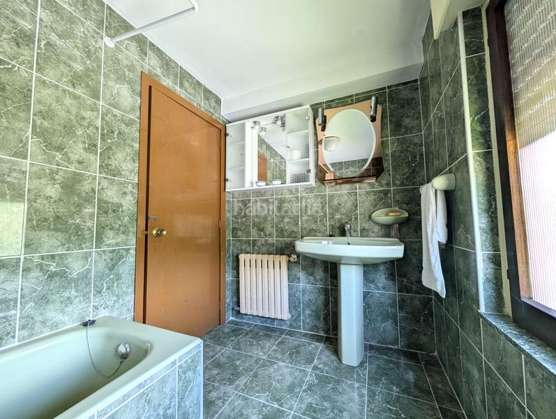 Foto c253950c-3dc8-42b8-98a8-9daa3dbee1a7. Casa huno grupo inmobiliario te presenta en exclusiva esta magnífica casa , un hogar lleno de posibilidades situado en un entor en Riosa