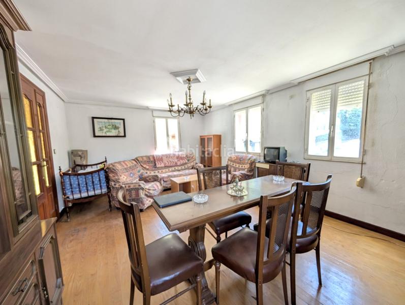 Foto d53eb2b8-48a3-415c-9768-74ff578cbb2c. Casa huno grupo inmobiliario te presenta en exclusiva esta magnífica casa , un hogar lleno de posibilidades situado en un entor en Riosa