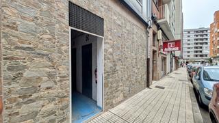 Local commercial à Gijón - calle bequer 10. Local en venta con 16 trasteros lado manuel llaneza