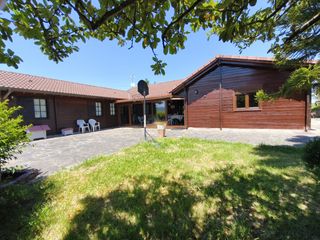 Casa  Venta de las ranas - cs venta las ranas. Espectacular casa de madera escandinava con finca en venta las r