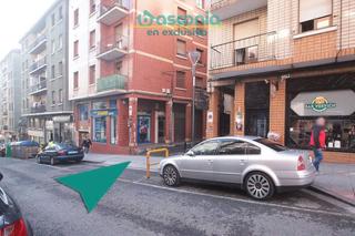 Parking voiture à Balendin berriotxoa kalea 20. Parcela de garaje en el centro.
