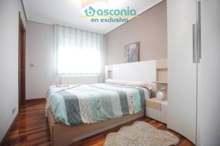 Pis  Isabel larrakoetxea kalea. Se vende vivienda totalmente amueblada en una de las zonas más t