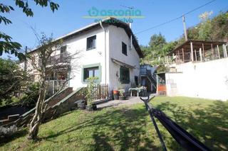 Maison jumelée à Galdakao. Inmobiliaria basconia gestiona la venta de chalet adosado en la