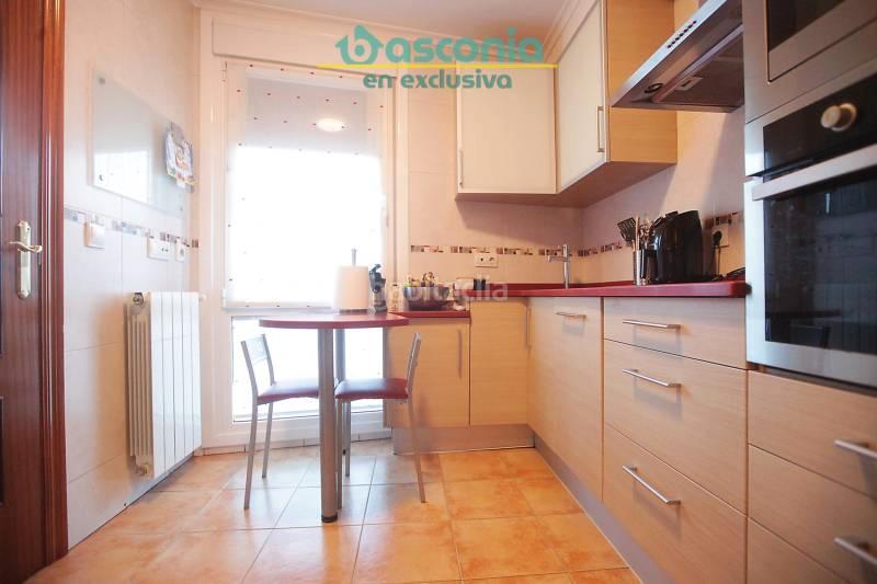 Foto 435b6ac9-3ff8-4c20-9c02-9e8b6aa90dc8. Pis amb calefacció aparcament a Kalero-Basozelai Basauri