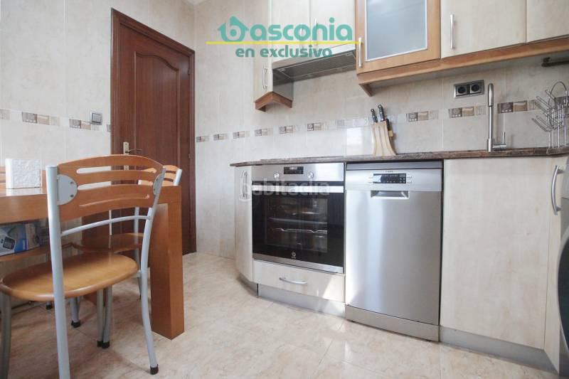 Foto e420c8fe-635c-49f2-9f5d-cb69a9904187. Flat with heating in Galdakao