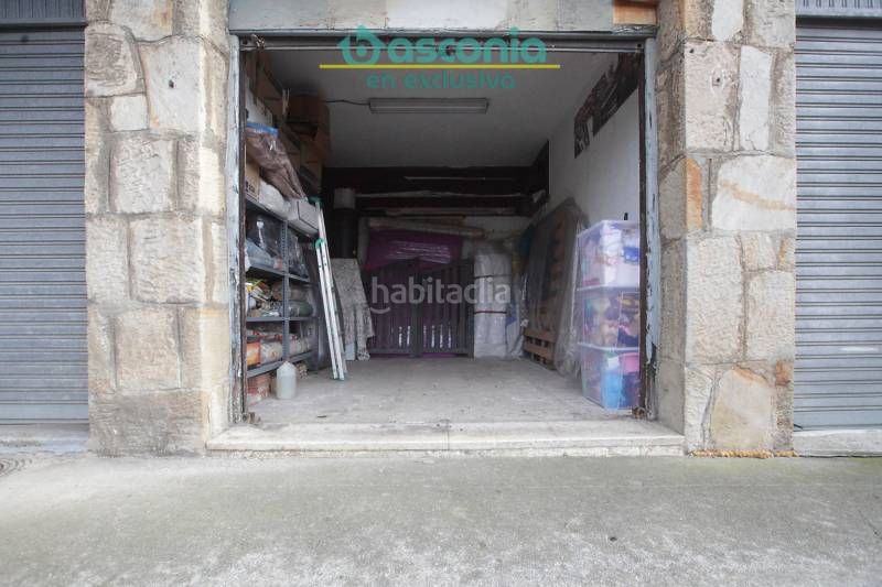 Foto 0c81fa77-1ee5-4528-93fd-d44c95f843fe. Local comercial en aperribai auzoa 24 inmobiliaria basconia gestiona la venta de tres lonjas en la parte baja, al lado del ascensor, contiguas entre sí. en Galdakao