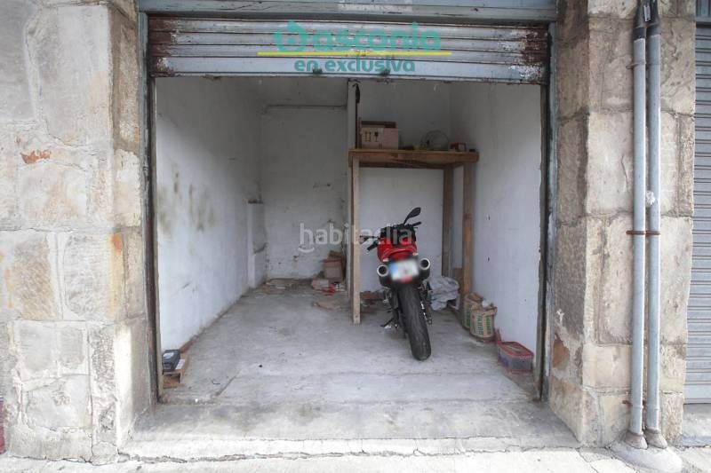 Foto 579c3af2-e4fb-46c5-aca8-27aca2bb4a27. Local comercial en aperribai auzoa 24 inmobiliaria basconia gestiona la venta de tres lonjas en la parte baja, al lado del ascensor, contiguas entre sí. en Galdakao