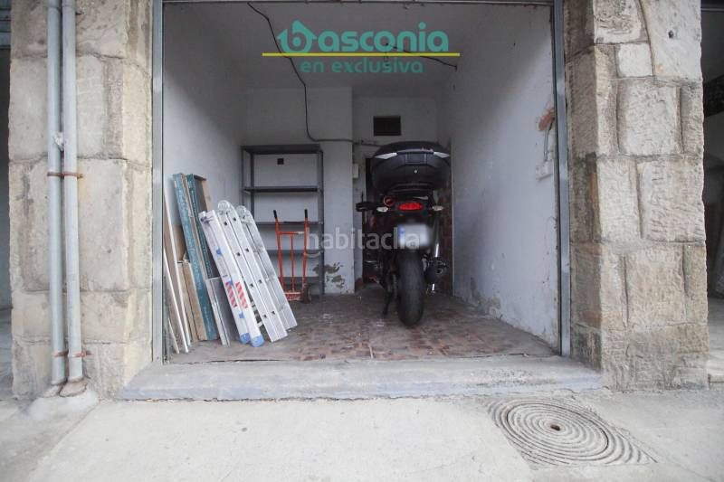 Foto 579c3feb-4520-4feb-b8b1-907e8c9b0013. Local comercial en aperribai auzoa 24 inmobiliaria basconia gestiona la venta de tres lonjas en la parte baja, al lado del ascensor, contiguas entre sí. en Galdakao