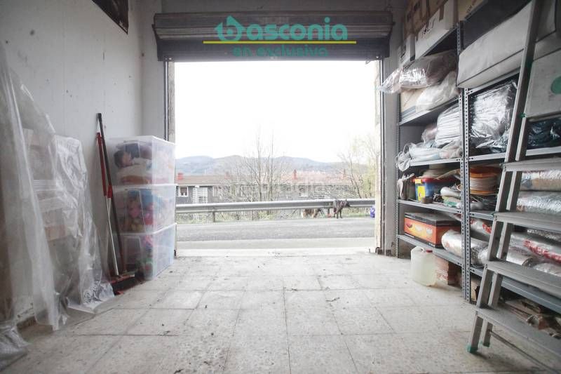 Foto 699b6d45-6ecd-4acd-9a24-ce1391329127. Local comercial en aperribai auzoa 24 inmobiliaria basconia gestiona la venta de tres lonjas en la parte baja, al lado del ascensor, contiguas entre sí. en Galdakao
