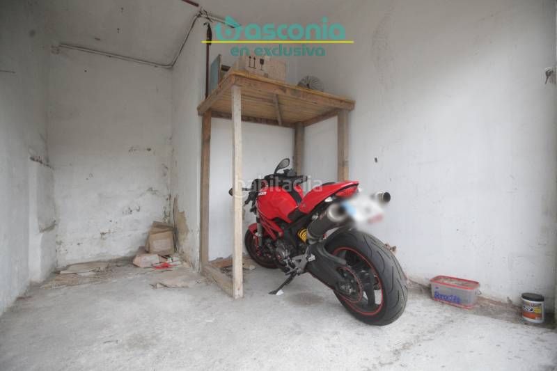 Foto f87d855c-2019-4ade-adce-6cf8b7741506. Local comercial en aperribai auzoa 24 inmobiliaria basconia gestiona la venta de tres lonjas en la parte baja, al lado del ascensor, contiguas entre sí. en Galdakao