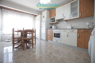 Flat  Agirre lehendakaria kalea. Inmobiliaria basconia gestiona la venta de vivienda en el centro