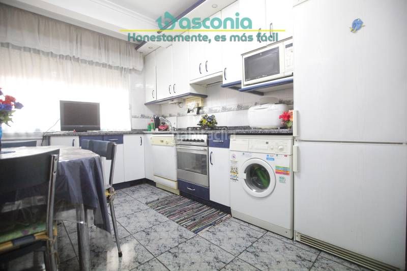 Foto da53a86a-2dca-4bd1-99fe-4c35818dd3a7. Pis amb calefacció aparcament a Kalero-Basozelai Basauri