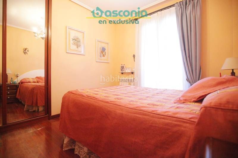 Foto 15f3e4c9-0f4a-4f30-9946-4b0a54720abf. Casa adossada amb xemeneia calefacció aparcament a Arrigorriaga