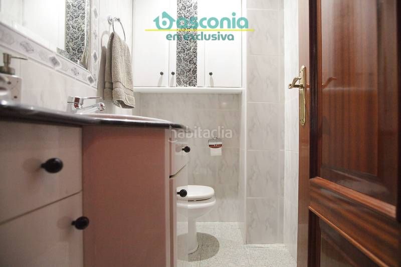 Foto 1ad6cb60-abf4-4aec-a23c-002e131670b1. Casa adossada amb xemeneia calefacció aparcament a Arrigorriaga