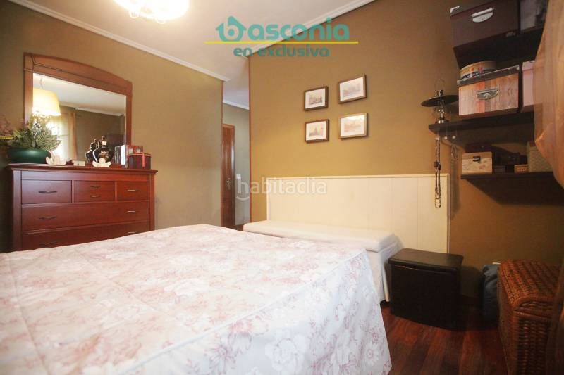 Foto 1edc5920-6cc3-420f-91e8-f74260d897da. Casa adossada amb xemeneia calefacció aparcament a Arrigorriaga