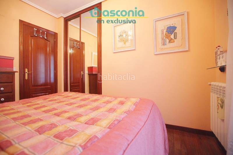 Foto 5f3b8378-a2f6-4e82-a904-297b409988d7. Casa adossada amb xemeneia calefacció aparcament a Arrigorriaga